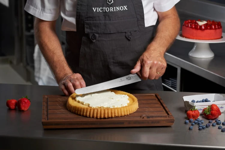 VICTORINOX 6.8633.26B h.jpg