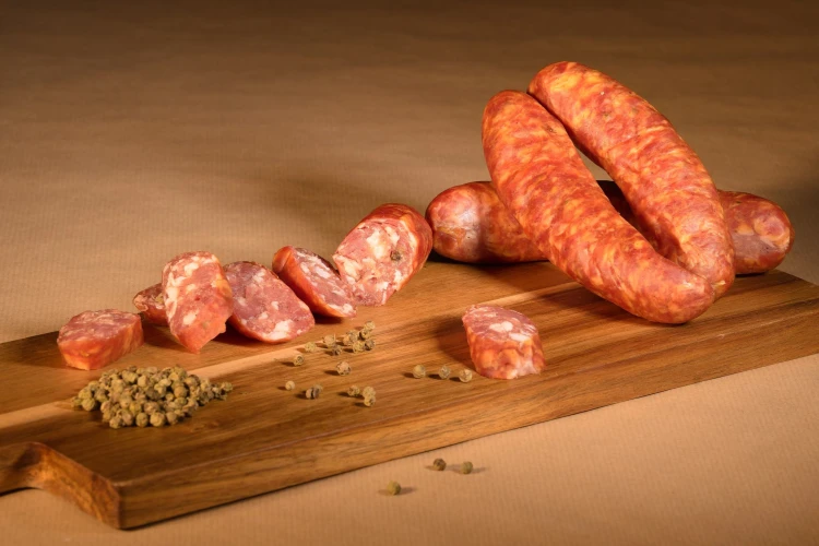 kiełbasa pieprzowa surowa.jpg